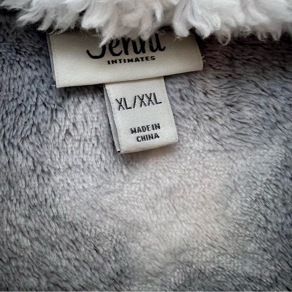 Jenni sparkle Star Print Plush Short Robe - Picture 4 of 7